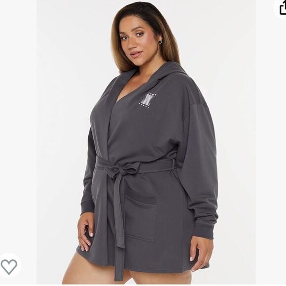 Savage X Fenty womens Showgirl Graphic Savage X Short Robe Forged Iron XL/1X Nwt - Picture 2 of 6